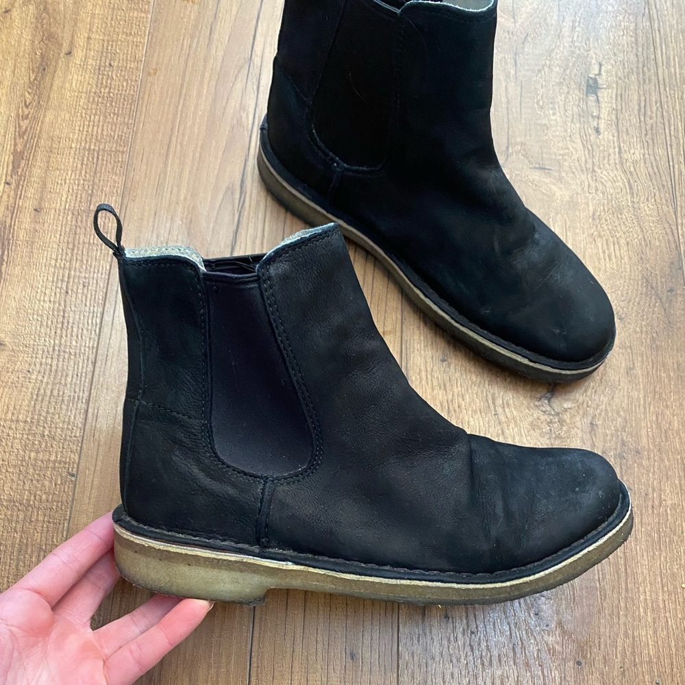 Clarks Desert peak boots, size 8